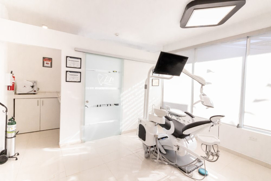 Slider image (9) Ivan Implant Cosmetic Dental